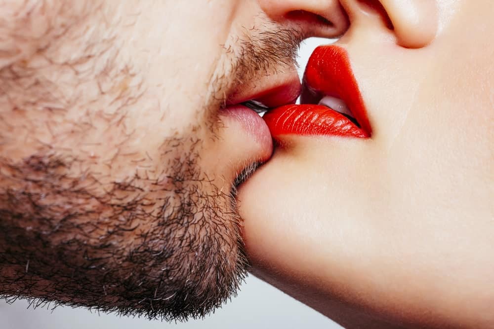 kissing