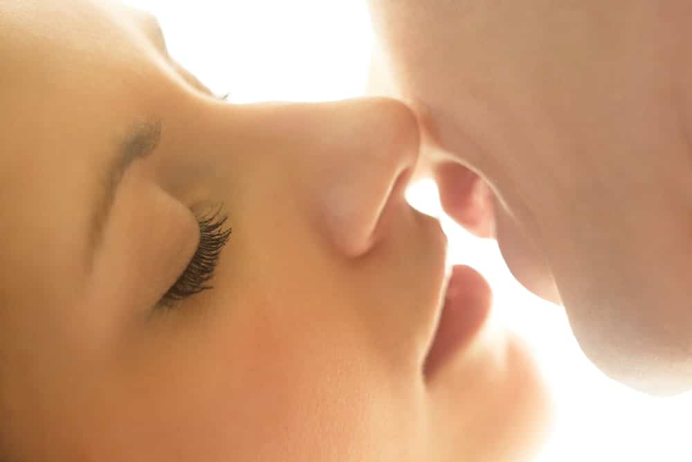 kissing